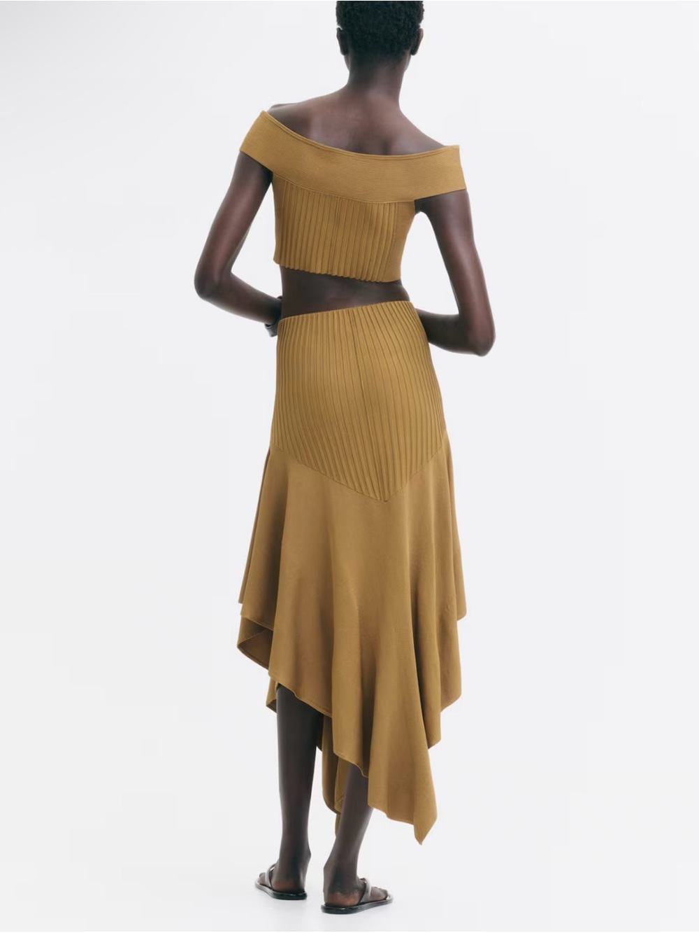 H&M EDITION SUMMER 2026 COLLECTION
NWT DARK BEIGE KNIT ASYMMETRIC SKIRT - Picture 5 of 8
